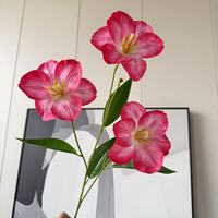 Tulipes artificielles en soie en gros, idéales pour la décoration des allées de mariage, des chemins de table et des plafonds de salles de banquet