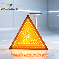 Feu de signalisation triangulaire solaire à LED clignotante avec batterie remplaçable, indice IP66, réflecteur prismatique haute intensité pour