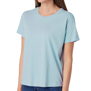 T-shirt pour femme au design décontracté et élégant, conçu pour un confort détendu, avec une forme soignée et un look élégant au quotidien. - Product Image 3