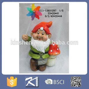 Gnomo da giardino in ceramica con lanterna nana di nuovo Design di alta moda con luce solare a fungo - Product Image 4