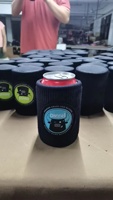 Coozies en tissu velours côtelé haut de gamme, 6 mm, avec patch brodé en néoprène et logo personnalisé, qualité supérieure, modèle vertical, vente en gros