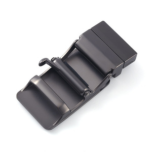 Ceinture en métal pour femme, fabriquée par le fabricant, avec boucle à design ajouré, lettres, sangles rondes et logo personnalisé. - Product Image 5
