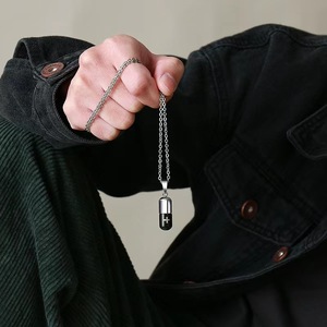 Capsule in acciaio inossidabile collana pendente per uomini e donne con croce inciso porta profumo per animali domestici cenere per cremazione urna collane - Product Image 5