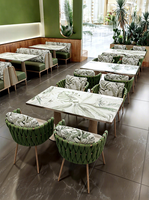 Canapés et tables de restaurant sur mesure sur le thème de la forêt, avec cadres en bois massif et rotin, et dessus de table en marbre, pour salles à manger de type hot pot et salons de thé