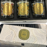 Ensemble de trois bougies parfumées artisanales en cire de soja pour Noël et anniversaires, aux senteurs de baies, rose et figue, avec boîte cadeau et sac
