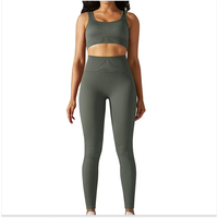 Ensemble de yoga haut de gamme pour femme : Leggings extensibles personnalisés et crop top respirant pour l'entraînement et le fitness