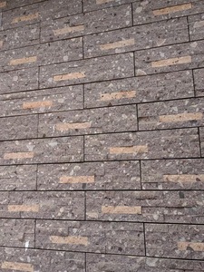 สีม่วงธรรมชาติสีแดงแสงสีม่วงหินแกรนิต <span class=keywords><strong>Porphyry</strong></span> Porfido แผ่นหินทัฟแผ่นกระเบื้องเผชิญกับหินปูขั้นตอนขนาดที่กําหนดเอง