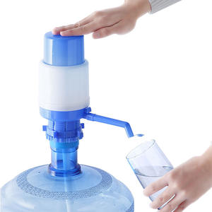 Mini Dispenser Manuale Portatile in Plastica per Bottiglie Grandi da 19 Litri 20 Litri 5 Galloni Pompa Manuale per Bottiglie d'<span class=keywords><strong>Acqua</strong></span> - Product Image 2