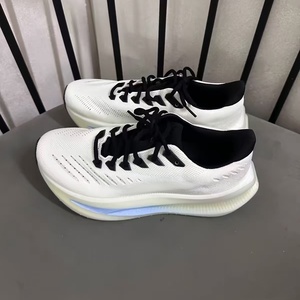 Zapatillas de running Brookes con amortiguación suave GlideRoll, ligeras, para entrenamiento, para hombre y mujer, con parte superior de tejido transpirable. - Product Image 1