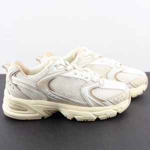 Botas de Nieve de Lujo para Mujer, de Alta Calidad, Cálidas y Acolchadas, con Forro de Algodón y Cierre de Calcetín - Product Image 3