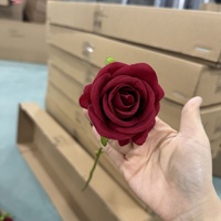 Handgefertigte Europäische Samt-Kunstrose in Dunkelrot Burgunderrot mit Stiel für Brautsträuße, Valentinstag & Abschlussfeier Heimdekoration