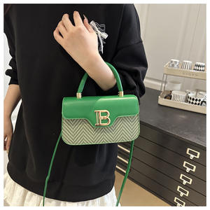 Bolso de mano de moda para mujer, bolso de hombro en forma de caja a la moda, bolso cruzado resistente con marco cuadrado de tendencia de lujo para mujer - Product Image 1