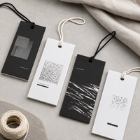 Étiquettes personnalisées en carton pour vêtements avec code-barres QR contrastant, étiquettes numérotées pour emballage de vêtements, fournisseur d'emballages