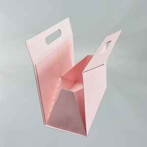 Elegante Scatola Regalo Pieghevole a Forma Triangolare Disponibile in Rosa/Bianco/Nero/Grigio con Stampa Personalizzabile in Cartoncino Grigio - Product Image 1