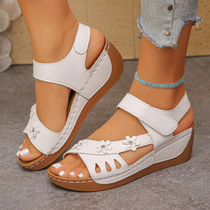 Women's Platform Thick Soled <b>Sandals</b> 2026 Spring Cross Border New Style Oversized Pointed Toe Floral Pattern Beach <b>Sandals</b> - Product Image 5