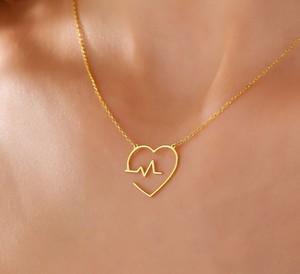 Collana di Alta Qualità con Ciondolo a Forma di Battito Cardiaco e Croce in Acciaio Inossidabile, Gioiello in Oro Puro 18k - Product Image 4