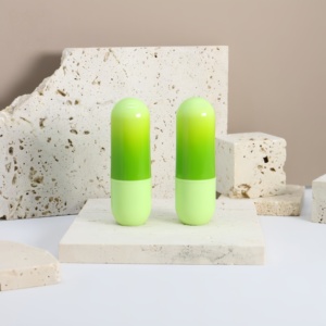 Tubo de lápiz labial vacío Yuecai con forma de cápsula, tapa degradada <span class=keywords><strong>verde</strong></span> <span class=keywords><strong>lima</strong></span>, bálsamo labial con base de <span class=keywords><strong>menta</strong></span>, personalizado - Product Image 2