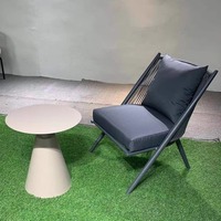 Ensemble chaise et canapé d'extérieur moderne en rotin pour cour, balcon, solarium, hôtel ou maison d'hôtes
