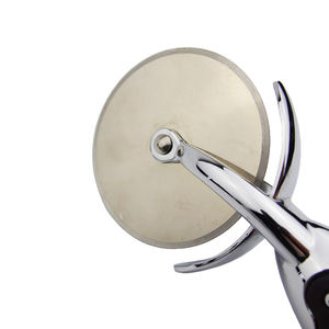 قطاعة بيتزا احترافية من الفولاذ المقاوم للصدأ عالي الجودة مع شفرة دوارة ومقبض مضاد للانزلاق من مادة TPR - Product Image 6