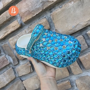 Sandales d'été respirantes personnalisées avec logo diamant <span class=keywords><strong>de</strong></span> <span class=keywords><strong>luxe</strong></span>, design personnalisé, chaussures brillantes, chaussures en cristal scintillantes - Product Image 2