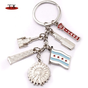 Porte-clés souvenir de la tour Eiffel et de la grande roue de Chicago - Product Image 1