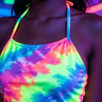 Haut court tie-dye réactif aux UV - Tenue de festival néon pour femmes en polyester/spandex