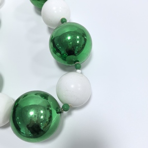 Perle Giganti per Mardi Gras e Laurea - Decorazioni Vivaci Verde e Bianco per Festa di San Patrizio - Ornamenti e Regali in ABS per Carnevale e Parate - Product Image 3