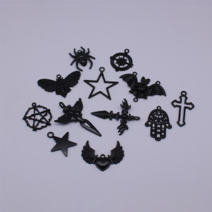 Amuleto de Aleación de Zinc con Diseño de Mariposa de la Muerte, Estrella y Murciélago, con Pentagrama y Corazón Alado, para Gargantillas Góticas y Joyería de Halloween - Product Image 1