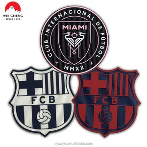 Logo de l'équipe de football personnalisé OEM d'usine impression par transfert de chaleur de logo de club patch en silicone en caoutchouc 3D sur tissu