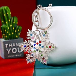 Llavero de Metal con Diseño Personalizado de Copo de Nieve Navideño - Product Image 2