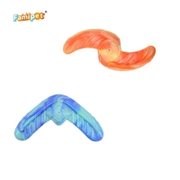 Jouet à mâcher interactif pour chien, design boomerang, en TPR durable, fabrication Famipet, vente en gros personnalisée, nouveau modèle.