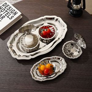 Assiette de luxe ovale en acier inoxydable poli de qualité alimentaire, motif floral, pour le thé de l'après-midi, les gâteaux, les desserts, les fêtes et les dîners - Product Image 3