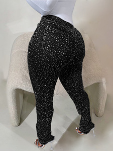 Jeans de mezclilla ajustados con pedrería, bolsillos y detalles desgastados para mujer - Product Image 5