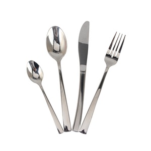 SS premium de haute qualité accentué avec de l'or 24 carats Résistance à la rouille et sans nickel, Sain pour un usage quotidien Ensemble de couverts - Product Image 1