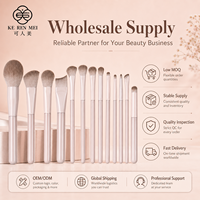 Ensemble de pinceaux de maquillage professionnels de luxe en fibres, avec logo personnalisé OEM, pour un maquillage aérien, une couvrance éclatante, une finition sculptante pour le visage et les yeux.