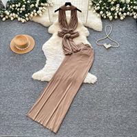 Ensemble élégant haut noué à col halter et jupe longue froncée taille haute pour femme, idéal pour les vacances d'été et les soirées