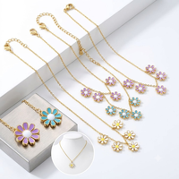 Collar de Acero Inoxidable con Flor de Margarita Dorada, Esmalte en Racimo, Cadena Azul Lavanda y Blanca, Joyería para Mujer, Venta al por Mayor, OEM Personalizado