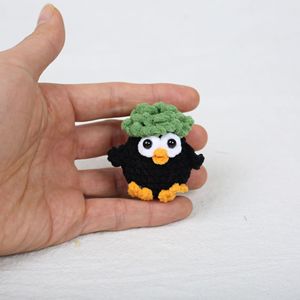 Portachiavi all'uncinetto Amigurumi a forma di pulcino, fatto a mano, simpatico ciondolo per borsa o borsetta a tema animali da fattoria - Product Image 4