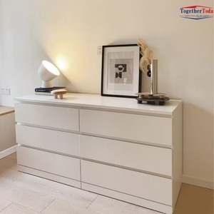 Commode rectangulaire en bois blanc avec plusieurs tiroirs pour le rangement dans le salon, durable, écologique, design moderne - Product Image 3