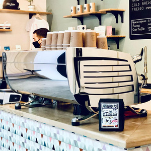 Machine à café à double tête Victoria Arduino Black Hawk VA388T3 Edition, semi-automatique, en acier inoxydable, 2800W, expresso commercial - Product Image 1