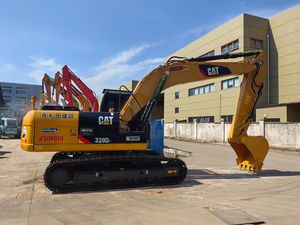 Excavadora de cadenas CAT 320D2 usada, excavadora mediana Caterpillar 320D2 original con cazo y martillo hidráulico - Product Image 1