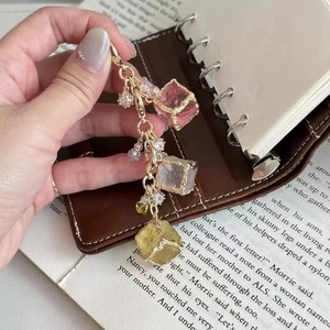 CHENXI Porte-clés en résine faits main avec breloques en pierres précieuses, pendentif et décoration pour écouteurs - Product Image 1