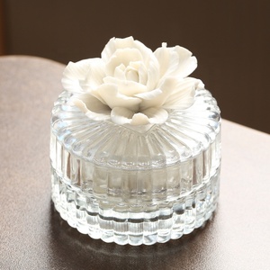 Pot à bonbons exquis d'inspiration européenne avec couvercle en céramique en forme <span class=keywords><strong>de</strong></span> fleur - Idéal pour la décoration et le rangement à la maison - Product Image 6