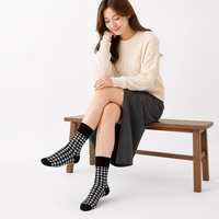 Chaussettes décontractées pour femmes en tricot à carreaux rétro OEM, avec revers plié, motif personnalisé, couleur et logo, pour le bureau, coffret cadeau vintage