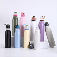 Thermos isotherme en acier inoxydable de couleur macaron 540 ml 710 ml avec logo personnalisé, bouteille d'eau avec couvercle et sangle pour le sport et le camping