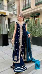 Abito Sharara di Lusso in Organza per Donne Pakistane, con Maniche Frontali Riccamente Ricamate e Dupatta con Dettagli Premium come Perline - Product Image 6
