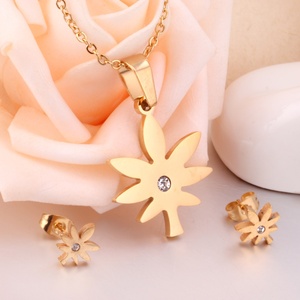 Ensemble de bijoux tendance minimaliste en acier inoxydable plaqué or 18 carats, collier avec pendentif feuille, boucles d'oreilles clous, bijoux de charme pour femmes - Product Image 3