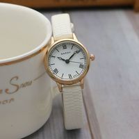 Montres de sport vintage pour dames Boîtier en alliage Quartz pour filles Junior Senior High School Examens Slim Straps Compact Antique Style
