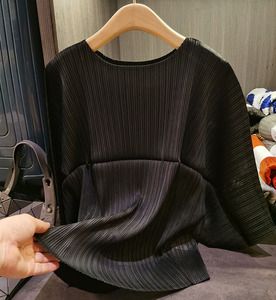 Maglietta da donna plissettata a pieghe di nicchia indossabile anteriore e posteriore ampia plus size puro colore tutto abbinato - Product Image 6