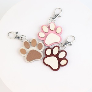 Wooden Cute Pet Paw Keychain High Quality Wood Bag Charm Unique Accessory for Backpacks Purse Pet Dog Paw Shape Wooden Keychain